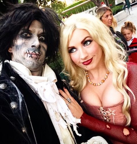 Sarah And Billy Costume, Sarah And Billy Hocus Pocus, Hocus Pocus Pictures, Sarah Sanderson Hocus Pocus, Halloween Skeleton Makeup, Sarah Sanderson, The Sanderson Sisters, Hocus Pocus Party, Fun Costumes