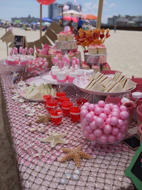 Tablescape. Pink beach party. Happy birthday Belle. www.bringyoparty.com Pink Beach Theme Party, Pink Beach Birthday Party, Beachy Birthday Party Ideas, Pink Beach Birthday, Pink Beach Party, Bday Aesthetic, Beach Birthday Cake, Aaliyah Birthday, 21 Bday