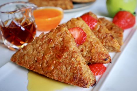 Oatmeal French Toast, Healthy Delicious Food, Oatmeal Squares, Plant Based Recipe, Vegan Oatmeal, Blueberry Sauce, French Toast Recipe, Baked Oatmeal, Oatmeal Recipes