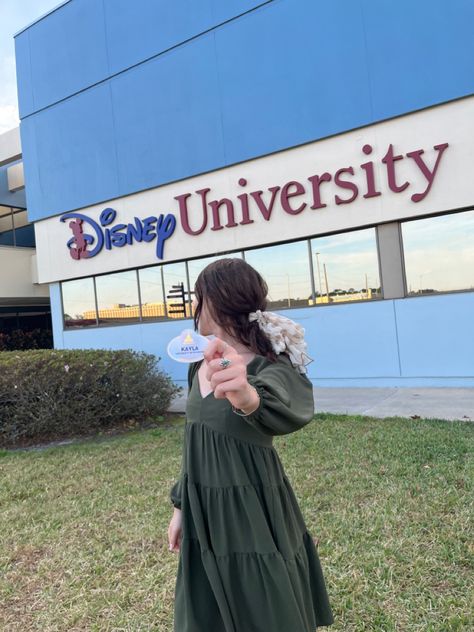 Disney Worker Aesthetic, Working At Disney Aesthetic, Disney Cast Member Aesthetic, Disney College Program Aesthetic, Wdw Aesthetic, Working At Disney, Disney Internship, Disney University, Vision Board Pics