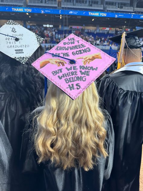 Harry Styles Senior Pictures, Greta Van Fleet Graduation Cap, Senior Quotes Harry Styles, Niall Horan Graduation Cap, Harry Styles Senior Quote, Outer Banks Graduation Cap, Hs Graduation Cap Ideas, Sabrina Carpenter Graduation Cap, Highschool Grad Caps