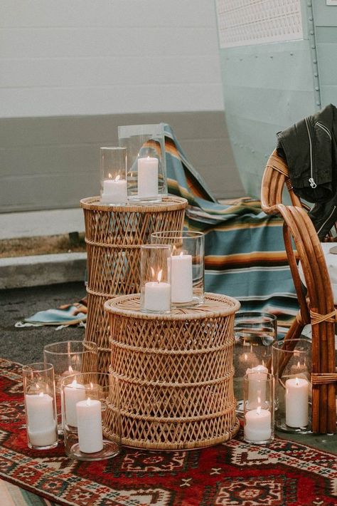 Rattan Party Decor, Rattan Wedding Decor, Boho Wedding Decor Ideas, Placemats Wedding, Tropical Boho Wedding, Rattan Wedding, Boho Placemats, Timeless Wedding Decor, Sangria Bar