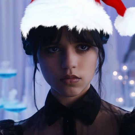 Jenna Ortega Christmas, Jenna Ortega Icons, Wednesday Christmas, Enid Sinclair, Christmas Pfp, Emma Myers, Christmas Icons, Wednesday Addams, Jenna Ortega