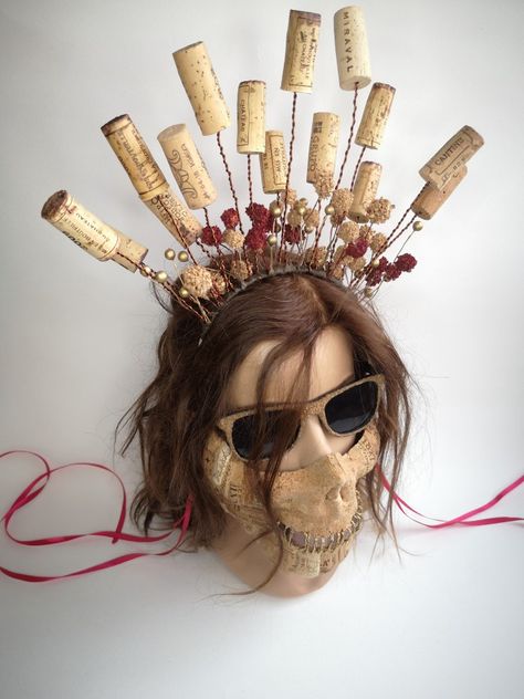 Wine Halloween Costume, Wine Costume, Wine Cork Art, Kyiv City, Wine Logo, Diy Kostüm, Wine Party, Diy Crown, Cork Art