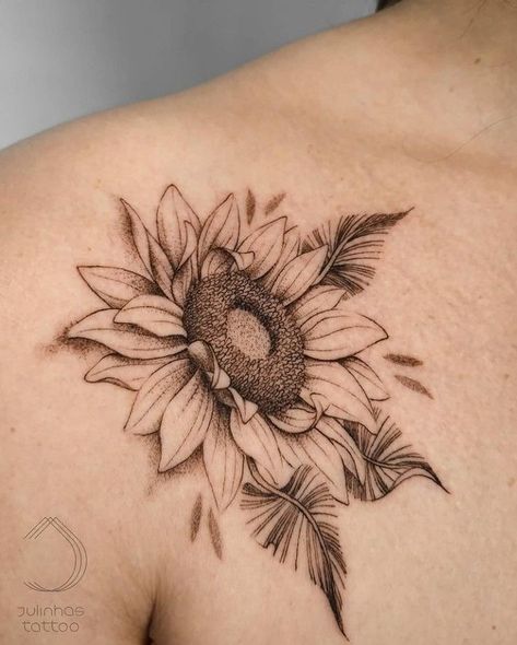 Clavicle Shoulder Tattoos For Women, Yellow Jessamine Tattoo, Sunflowers Tattoo Ideas, Sunflower Tattoo Design For Women, Fineline Sunflower Tattoo, Unique Sunflower Tattoos For Women, Girasoles Tattoo, Sunflower Shoulder Tattoo, Sunflowers Tattoo