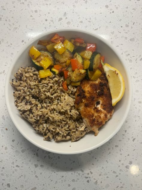 quinoa, brown rice, chicken, zucchini, bell peppers! Quinoa Aesthetic, Weekday Lunch Ideas, Almond Daughter, Monday Night Dinner, Recovery Meals, Healthy Food Meals, Let Him Cook, Animal Based Diet, Riced Veggies