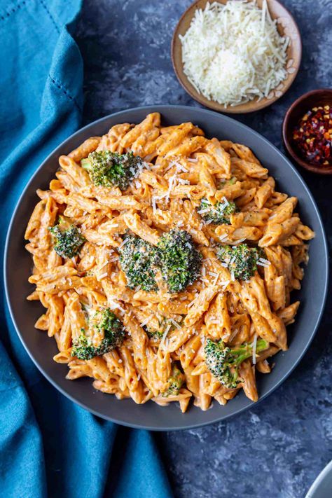 Creamy tomato sauce pasta is a comforting pasta dish made in a rich luscious tomato sauce with a bonus of broccoli that not only provides a nutritional boost but also adds to the color appeal.  #onepotmeal #pasta #instanpotrecipe #tomatosauce Tomato Sauce Pasta, Pasta With Broccoli, Creamy Garlic Pasta, Creamy Tomato Pasta, One Pot Pasta Recipes, Sauce Pasta, Tomato Pasta Sauce, Broccoli Pasta, Creamy Tomato Sauce