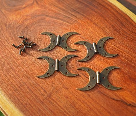 Cool Items For Home, Whimsygoth House Decor, Witchy Interior Design, Dust Corners, Whimsigoth Home, Decorative Hinges, Small Crafts, Small Hinges, Dark Home Decor