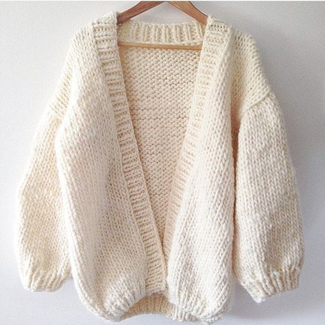 Encuentra el regalo hecho a mano perfecto, prendas vintage y de tendencia, joyería única y más... muchísimo más. Pola Kardigan, Knit Cardigan Pattern, Cardigan Oversized, Vogue Knitting, Patterned Cardigans, Chunky Cardigan, Cardigan Pattern, 가을 패션, Knit Fashion