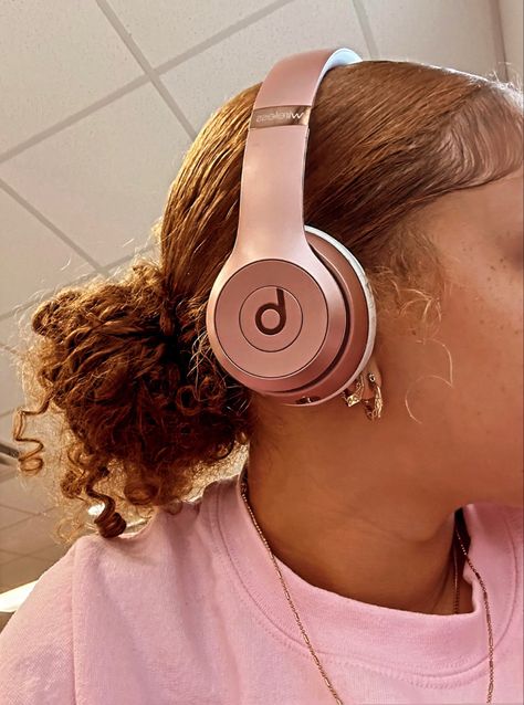 Pink Beats Headphones Outfit, Beats Headphones Aesthetic, Headphones Apple, Cloud Pink, Beats Solo, Pink Lifestyle, Dyed Hair Inspiration, Hairdos For Curly Hair, Pink Girly Things