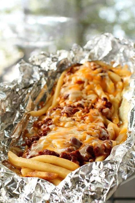 Tin Foil Meals, Easy Campfire Meals, Tin Foil Dinners, Backyard Campfire, Camping Backyard, Healthy Camping Food, Campfire Recipes, Backyard Kids, Foil Packet Dinners