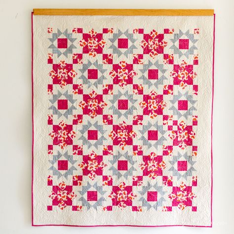 Sew a gorgeous big throw quilt with 12'' quilt blocks. This is the free quilt pattern that you have been looking for! Large Block Quilt Patterns, Throw Quilt Pattern, Pineapple Quilt Block, Free Sewing Patterns For Beginners, Twin Quilt Pattern, Sewing Patterns For Beginners, Spool Quilt, Pineapple Quilt, Pieced Quilts