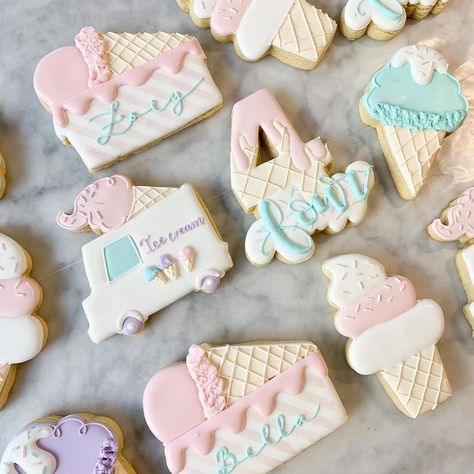 Summer Sugar Cookies, Ice Cream Party Theme, Ice Cream Party Decorations, Flooding Cookies, Ice Cream Decorations, Cookies Theme, Girl Bday Party, Ice Cream Birthday Party, Ice Cream Theme