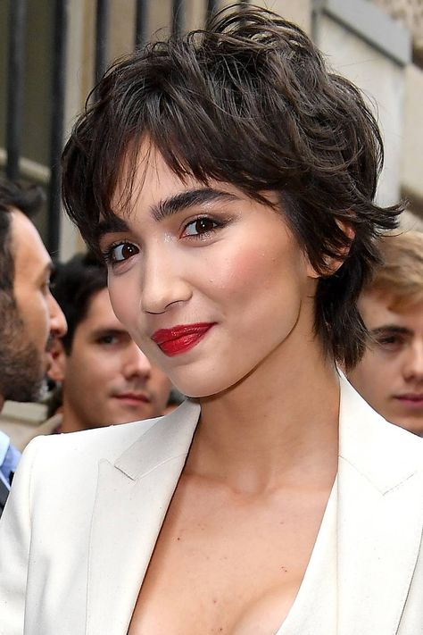 Actress Rowan Blanchard's slightly shaggy pixie looks relaxed and modern. Celebrity Pixie Cut, Shaggy Short Hair, Shaggy Hair, Short Hair Pixie Cuts, Trending Haircuts, Cut My Hair, Short Hair Styles Pixie, Grunge Hair, Pixie Hairstyles