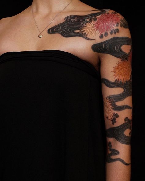 Low Abdomen Tattoo Women, Dragon Tattoo With Flowers, Black Red Tattoo, Black Flowers Tattoo, Feminine Shoulder Tattoos, Dragon Tattoo Ideas, Whimsical Tattoos, Snake Tattoo Design, Dragon Tattoos