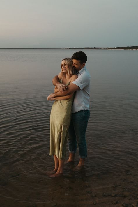 Riverside Couple Photoshoot, Couples In The Water Photography, In The Lake Photoshoot, Lake Beach Photoshoot, Couple Poses Lake, Engagement Photos Boat Dock, Creek Couple Photos, Couples Photos On Dock, Lakeside Couple Photoshoot