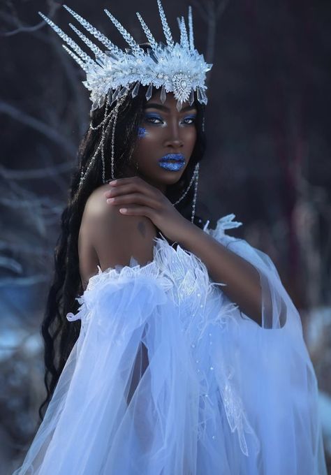 Snow Queen Makeup, Ice Queen Costume, Ice Queen Makeup, Winter Goddess, Firefly Path, Fae Aesthetic, Winter Princess, Goddess Costume, Queen Aesthetic