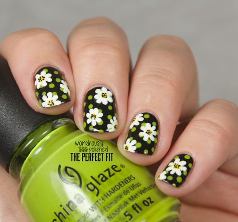 Daisy Daze on Deb Shops Quirky Nails, Paint Daisy, Rose Nail Design, Tulip Nails, Daisy Nail Art, Flowers Nails, Alaska Highway, Floral Nail Designs, Daisy Nails