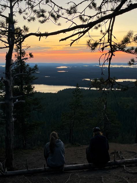 #hiking #sunset #lapland #finland #nature Finland Nature, Lapland Finland, Hiking Aesthetic, Finland, Beautiful Places, Hiking, Forest, Nature