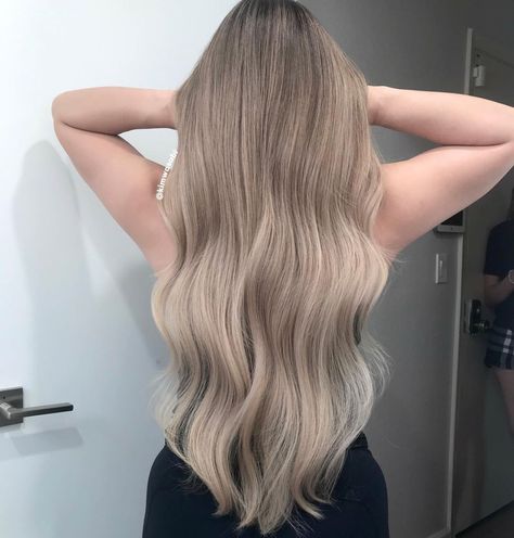 Ash pearl hair Shades Of Ash Blonde, Pearl Ash Blonde, Ash Blonde Hair Color, Ash Blonde Hair Balayage, Blonde Hair Colour Shades, Warm Blonde Hair, Hair Color Guide, Pearl Blonde, Ash Blonde Hair Colour