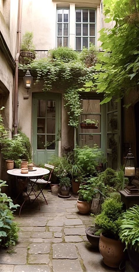 Small Courtyard Gardens, Courtyard Gardens Design, Small Courtyards, City Garden, Courtyard Garden, Garden Cottage, Back Garden, Small Gardens, Balcony Garden