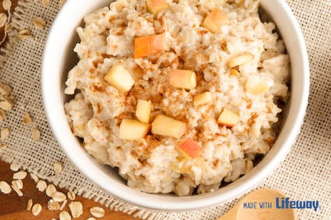 A hearty, nutritious breakfast perfect for a cold morning. Kefir Oatmeal, Repurposed Piano, Kefir Recipes, Apple Cinnamon Oatmeal, Hot Breakfast, Cinnamon Oatmeal, Warm Breakfast, Oatmeal Recipe, Cinnamon Apple