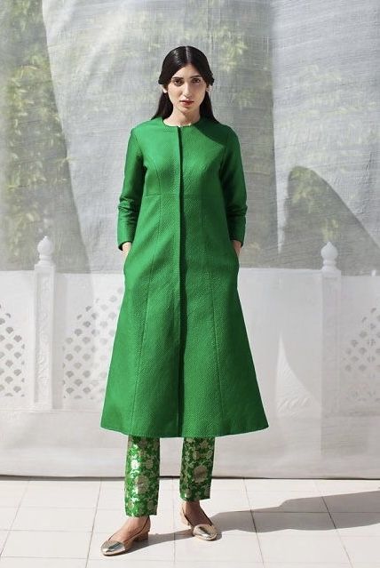 Woolen Suits Design Winter Indian, Elegant Indian Outfit Classy, Winter Indo Western Outfits, Woolen Suits Design Winter Neck Design, Khadi Silk Suit Designs, Woolen Kurta Designs Women, Woolen Suits Women Indian, Woolen Kurtis Design Winter, Winter Kurta Designs For Women