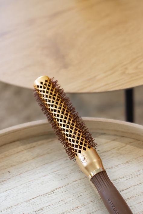 The Expert Blowout Speed in 25mm is the perfect choice to create really tightened curls or to style like never your (curtain) bang⚡️

Make it fancy with its gold & brown look☀️
.
.
.
#OliviaGarden #thebrushItrust #expertblowoutspeed #speedbrush #expertbrush #hairdresser #hairdressing #behindthechair #hairdresserworld #hairdressingmasterclass #hairdressertool #musthave #hair #hairworld ⁠ Olivia Garden, Behind The Chair, The Expert, Curtain Bangs, Master Class, Brown Gold, Make It, Bangs, To Create