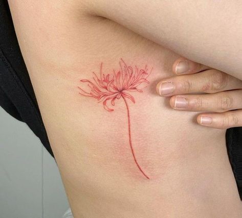 Red Spider Lily Tattoo Design, Spider Lily Tattoo Design, Waterlilly Tattoo, Red Spider Lily Tattoo, Tiger Lily Tattoos, Red Flower Tattoos, Flower Tattoo On Ribs, Lillies Tattoo, Lily Tattoo Design