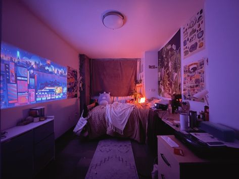 cozy college dorm room, arizona state university, taylor place, asu downtown, messy aesthetic, dorm ideas Pace University Nyc Dorm, Arizona State University Aesthetic, Asu Aesthetic, Aesthetic Dorm Ideas, Asu Dorm, Home Backyard Ideas, Cozy College Dorm, Wallpaper Backgrounds Vintage, Campus Dorm