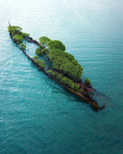 Magnetic Island, City Of Adelaide, Abandoned Ships, Australia Photos, Destination Voyage, Abandoned Buildings, Shipwreck, Abandoned Houses, Nature Landscape