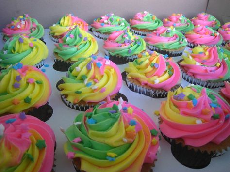 Publix Cupcakes, Publix Cake, Colored Cupcakes, Publix Cakes, Funfetti Birthday, Pastry Bags, Girls 3rd Birthday, Cupcakes Birthday, Pretty Cupcakes