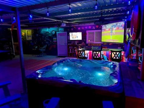 Cozy Pool, Tub Room, Garden Trellis Ideas, Jacuzzi Room, Rooftop Restaurant Design, Backyard Hangout, Cozy Bedroom Decor, Hot Tub Swim Spa, Indoor Hot Tub