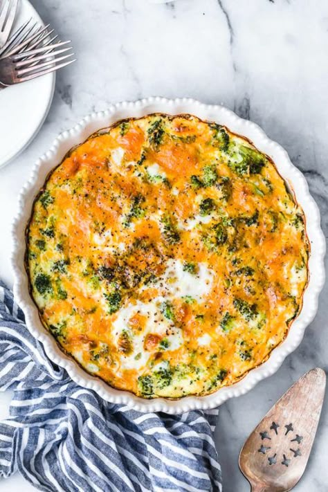 Quiche Combinations, Crustless Broccoli Quiche, Broccoli Quiche Recipes, Broccoli Cheddar Quiche, Cheddar Quiche, Broccoli Quiche, Cheese Quiche, Skinnytaste Recipes, Eat Seasonal