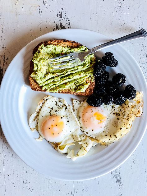 Avocado And Egg Toast, Avocado Toast With Egg, Smartpoints Recipes, Weight Watcher Recipes, Toast With Egg, Toast Recipe Breakfast, Avocado And Egg, Recipe Diaries, Avocado Recipes Breakfast