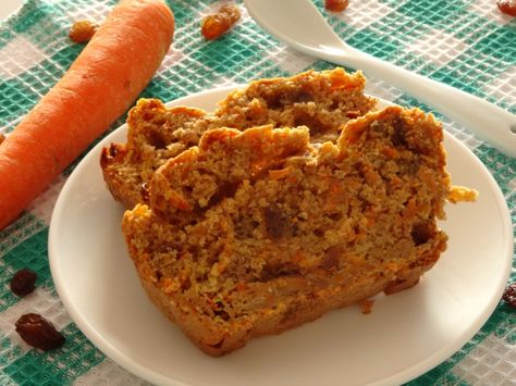 No kidding - this really is the best ever healthy carrot cake! It's made with applesauce and absolutely no added sugar. It's so healthy and delicious you can even eat it for breakfast! Best healthy dessert recipe ever! Healthy Carrot Cake Recipe, Carrot Cake Recipe Healthy, Sugar Free Carrot Cake, Food Calorie Chart, Healthy Carrot Cake, Ketogenic Desserts, Healthy Carrot Cakes, Quick Dessert, Healthy Cake Recipes