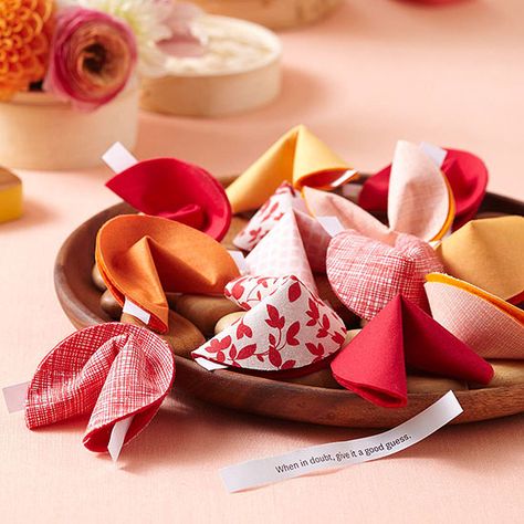 Wait for next year to recieve your fortunes -- or make your own before the ball drops! All you need: pretty paper or fabric circles, hot glue, and strips with handwritten wishes and resolutions! http://www.bhg.com/holidays/new-years/recipes/new-years-cocktail-party/?socsrc=bhgpin122614pickyourfortune&page=21 Chinese Christmas, New Years Cocktails, Asian Party, Chinese New Year Party, New Year Diy, Chinese Theme, New Year Table, Chinese New Year Gifts, Chinese Valentine's Day