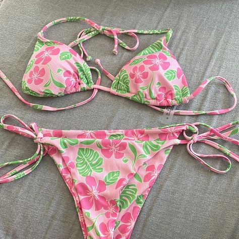 Pink And Green Floral Bikini Set Never Worn Great Condition Swag Clothes, Pinterest Summer, Swimsuit Inspo, Coconut Dream, Tropical Bikinis, Summer Stuff, Swimming Suits, Green Swimsuit, Two Piece Swimwear