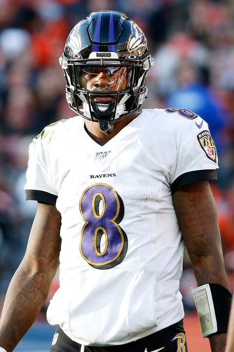 Lamar Jackson Ravens, Nfl Uniforms, Baltimore Ravens Football, Single Season, Nfl Football Pictures, Nfl Football Art, Michael Vick, Ravens Football, Lamar Jackson