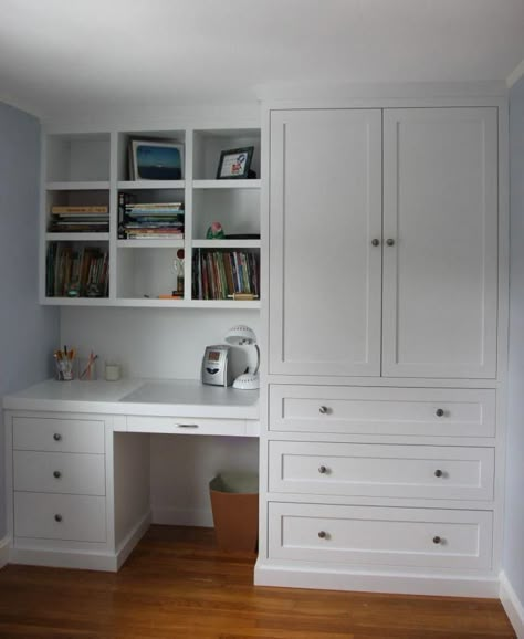 Desk Shelving, Bedroom Desk Decor, Dresser Dresser, Closet Desk, Closet Ikea, Built In Bookshelves, Bedroom Built Ins, Closet Dresser, Built In Dresser