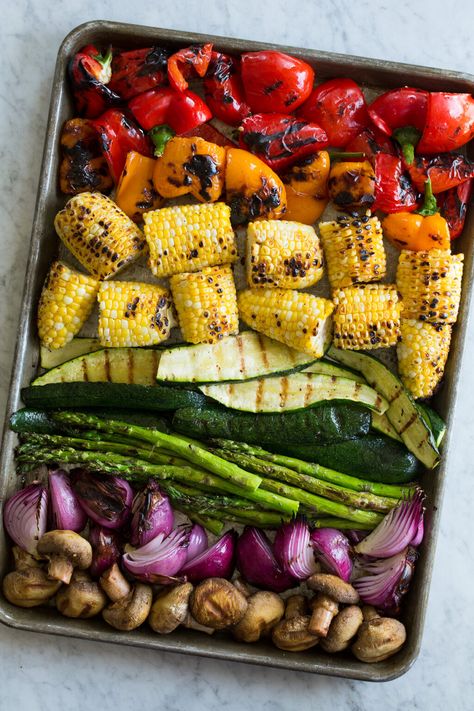 Grilled Vegetabes Asparagus On The Grill, How To Grill Asparagus, Grill Asparagus, Asparagus Grilled, Rainbow Vegetables, Best Grilled Vegetables, Easy Asparagus Recipes, Grilled Asparagus Recipes, Asparagus Recipes