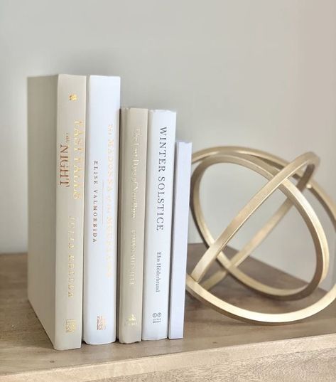 White Coffee Table Books, Tan White Bedroom, White And Gold Bedroom Aesthetic, Fashion Books Decor, Decorative Books Display, White Bookshelf, Coffee Table Books Decor, Decor Books, Dream Dream