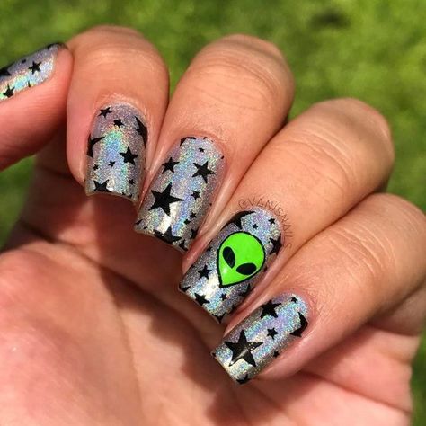 Alien Nail Art, Alien Nails, Crazy Nail Art, Flower Nail Designs, Crazy Nails, Wedding Nails Design, Acrylic Nail Art, Halloween Nail Art, Cool Nail Designs