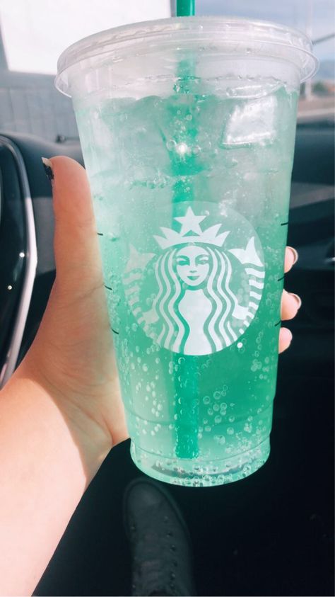 Starbucks Drink Menu, Starbucks Secret Menu Recipes, Cold Starbucks Drinks, Starbucks Drinks Diy, Secret Starbucks Recipes, Iced Starbucks Drinks, Iced Drinks Recipes, Healthy Starbucks Drinks, Secret Starbucks Drinks