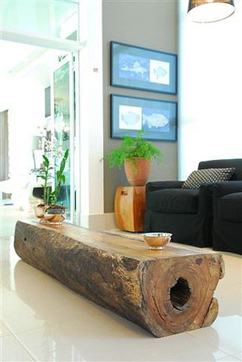 liking the log coffee table. Mebel Antik, Log Coffee Table, Interior Design Per La Casa, Log Furniture, Diy Table, Beautiful Furniture, A Living Room, Rustic Furniture, تصميم داخلي