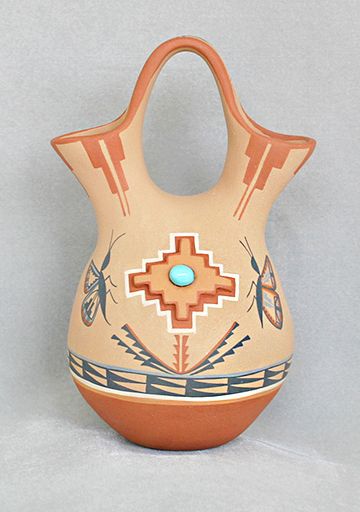 About Native American Pottery Native American Wedding, Native Pottery, Navajo Pottery, American Indian Pottery, American Ceramics, Indian Pottery, Southwestern Art, Native American Crafts, Native American Pottery