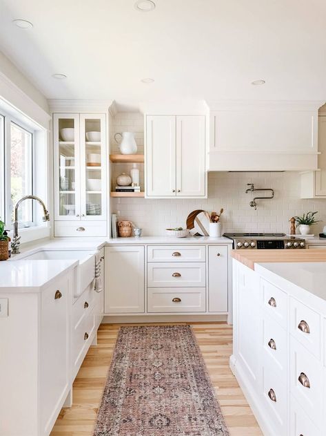 Farmhouse Kitchen Inspiration, White Modern Farmhouse, Beautiful Kitchen Designs, Budget Kitchen, Gorgeous Kitchens, Modern Farmhouse Kitchens, White Kitchen Cabinets, Unique Kitchen, Style Kitchen