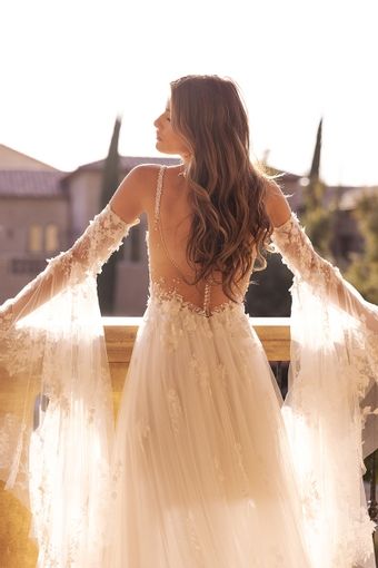 Martina Liana | Madeleine's Daughter - 1667 | Madeleine's Daughter Martina Liana Wedding Dress, Martina Liana, Kleinfeld Bridal, Blush Bridesmaid Dresses, Detachable Sleeves, Fairy Wedding, Dream Wedding Ideas Dresses, A Line Wedding Dress, Sleeves Dress