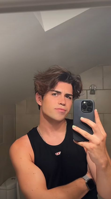 Benji Krol Haircut, Benji Krol And Nic Kaufmann, Benji Krol Aesthetic, Emo Boy Hair, Funny Princess, Benji Krol, Festival Outfits Men, Ways To Propose, Cute Furniture