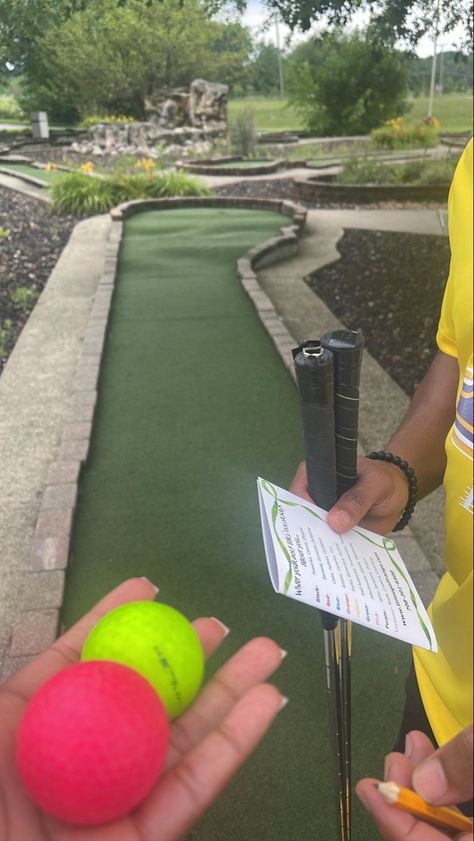 Mini golf, date night ideas Mini Golf Date Aesthetic, Date Night Ideas Pictures, Summer Date Ideas Aesthetic, Date Ideas Cute, Cute Couple Activity, Outside Date Ideas, Dates Ideas Aesthetic, Mini Golf Aesthetic, Date Ideas Outside